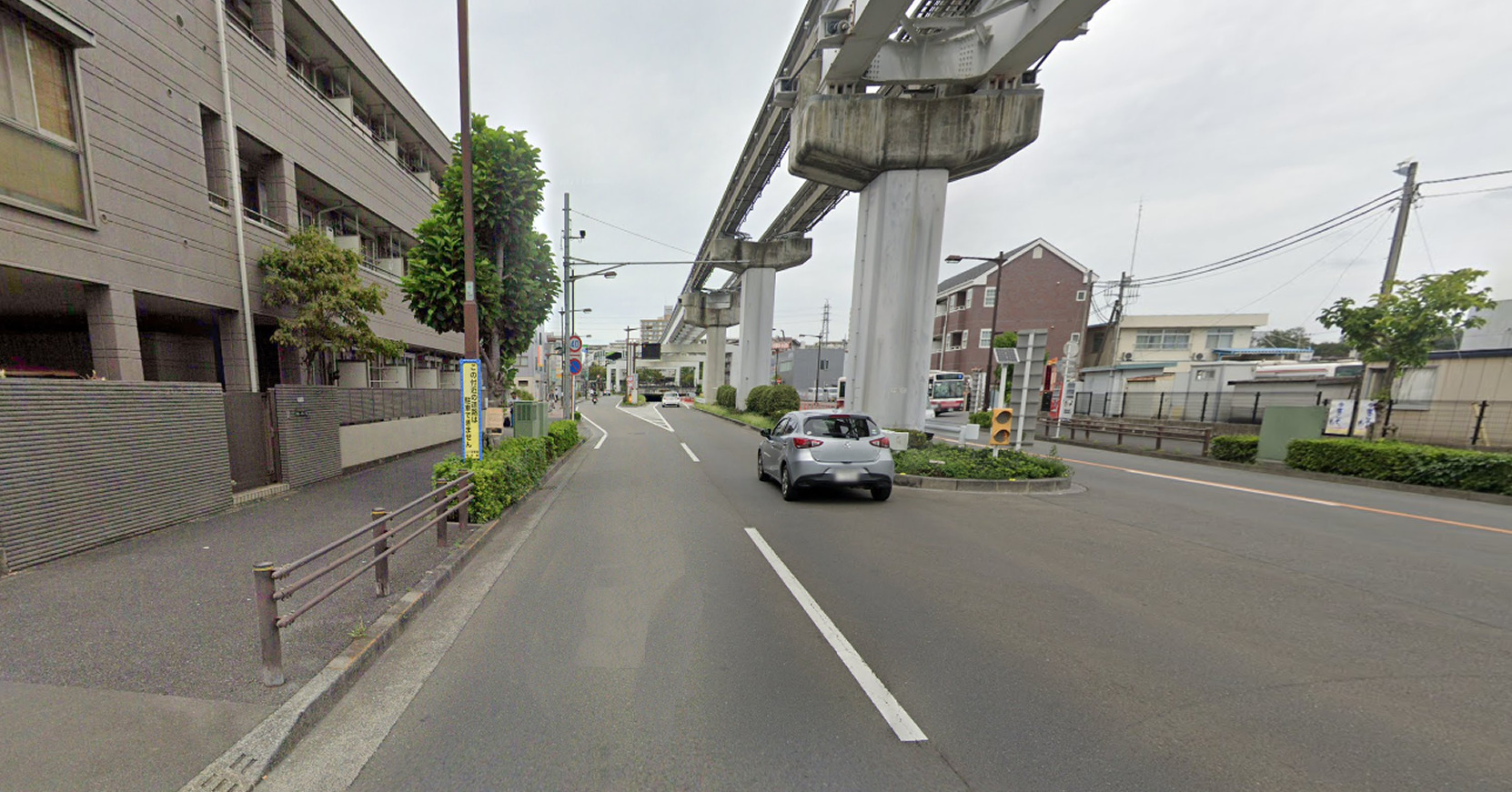 東京都立川市_2車線道路